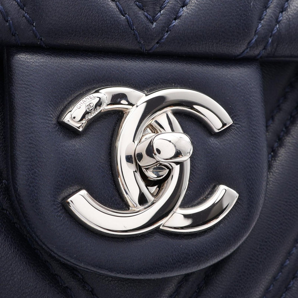 Chanel Shoulder Bag Chain Navy Lambskin — view 7