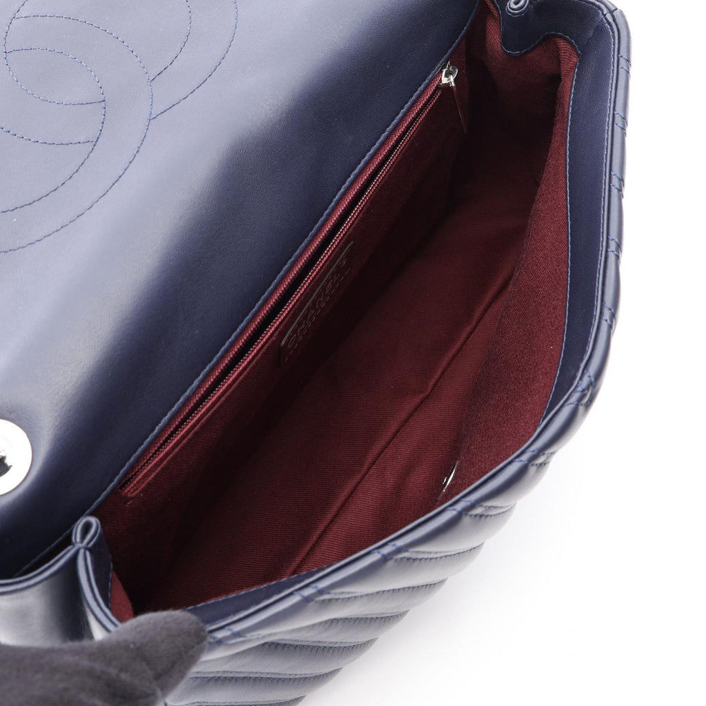 Chanel Shoulder Bag Chain Navy Lambskin — view 3