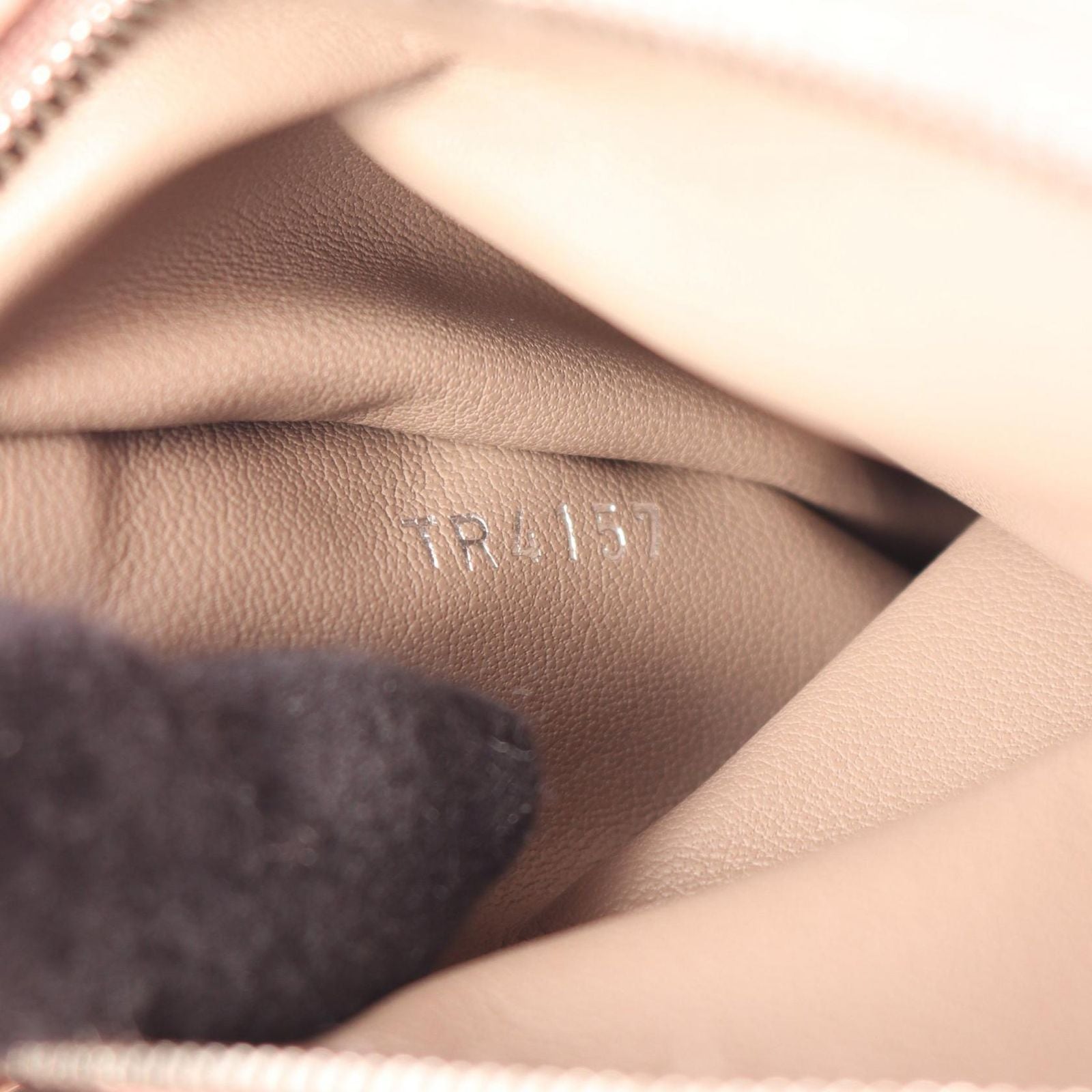 Louis Vuitton Handbag Capucines BB 2-Way Magnolia Leather — view 5