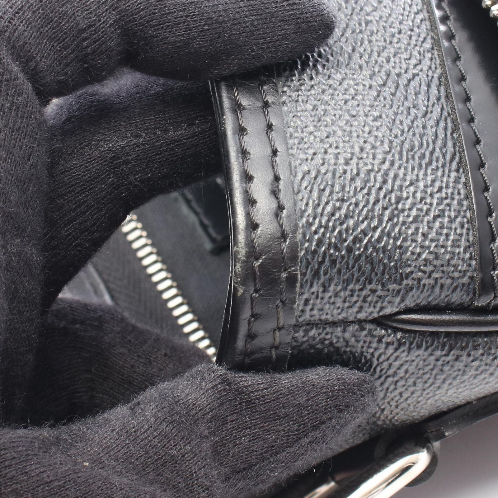 Louis Vuitton Shoulder Bag Thomas Canvas Leather — view 9