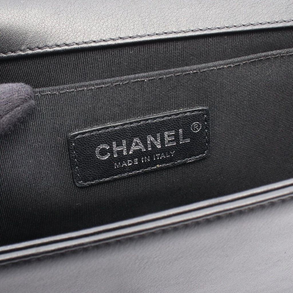 Chanel Shoulder Bag Boy Black Lambskin Boy Chain — view 4