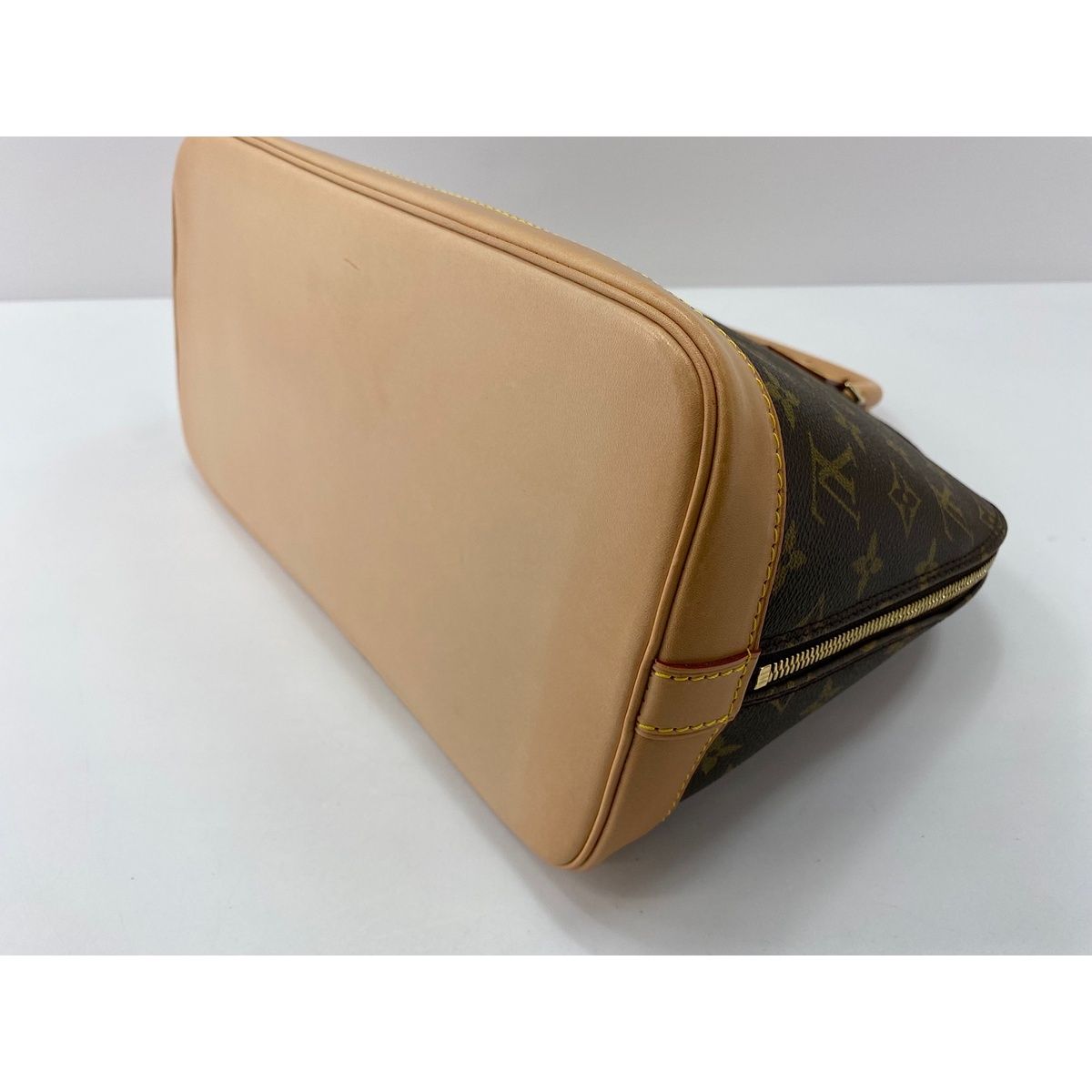 Louis Vuitton Handbag Alma — view 8
