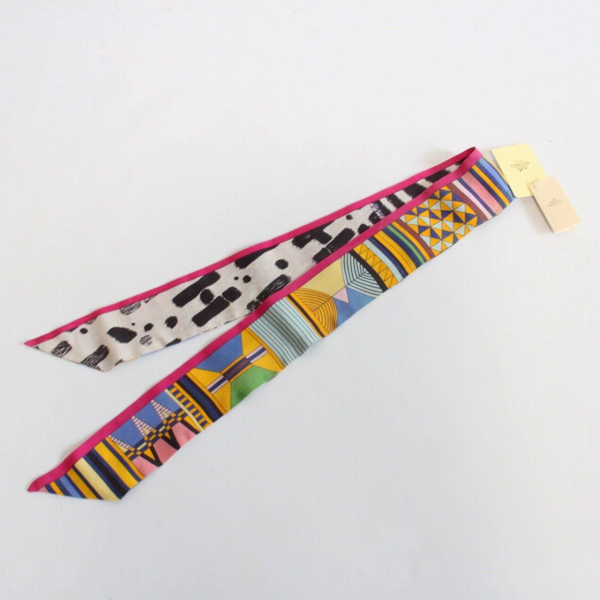 Hermes Twilly Wild and Camouflage Silk 100% Pink Pawn — view 2