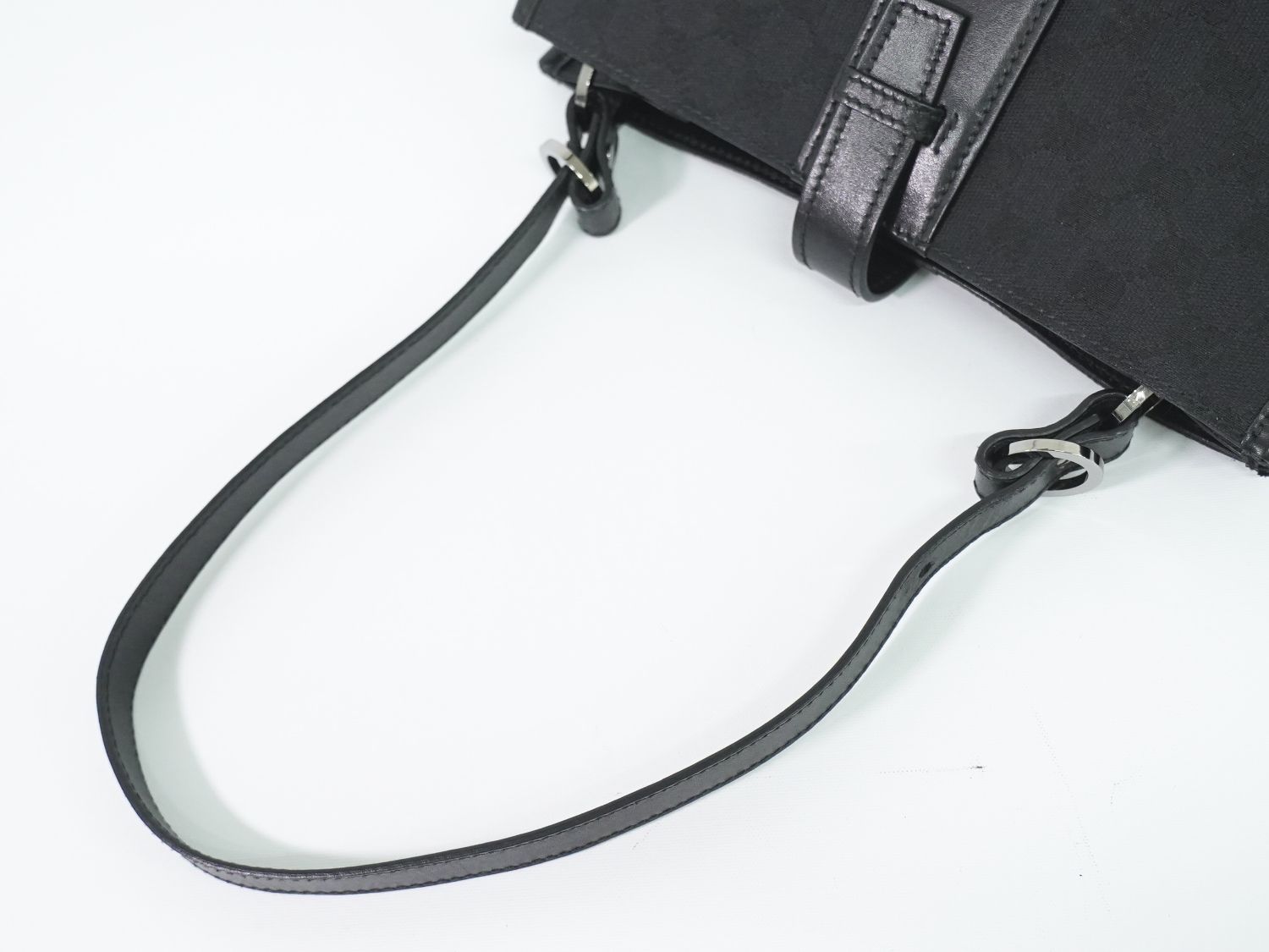 Gucci GG Canvas Shoulder Bag Black — view 4