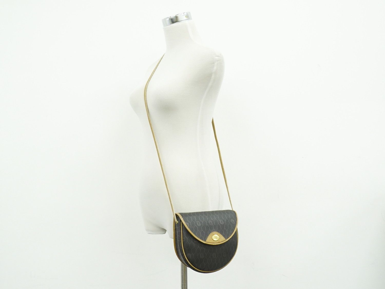 Dior Honeycomb Pattern Shoulder Bag Pochette Black — view 6