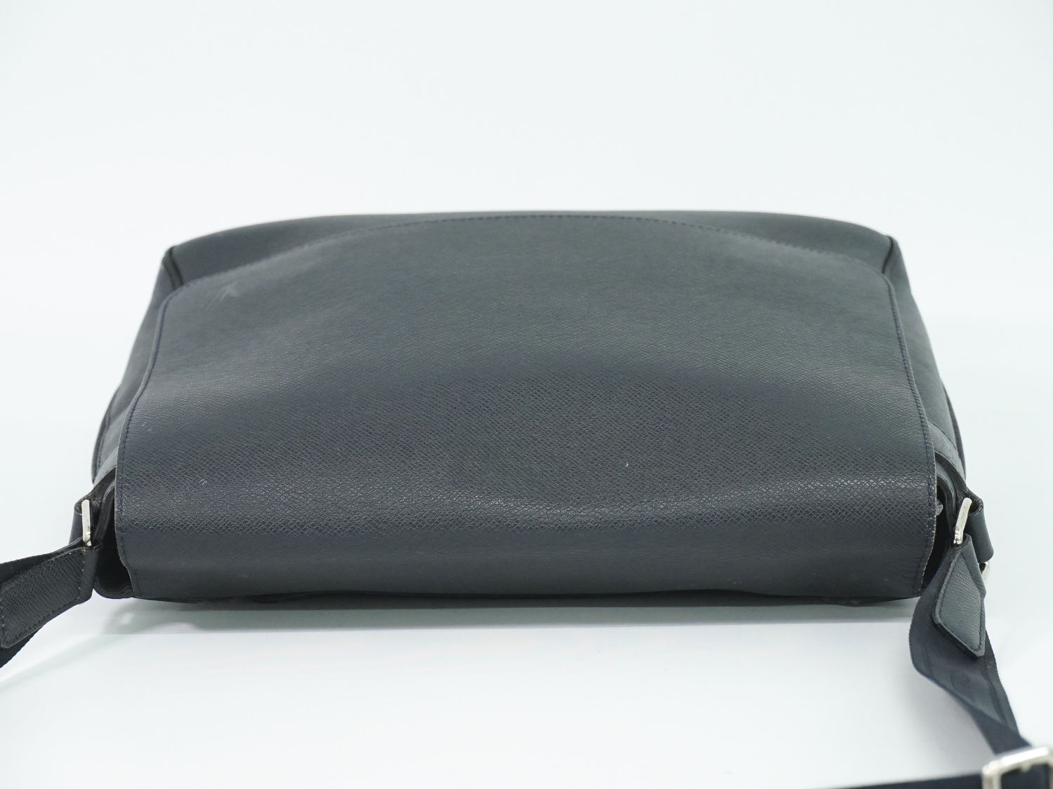 Louis Vuitton LV Roman MM Taiga Leather Shoulder Bag Boreal Dark Navy — view 5
