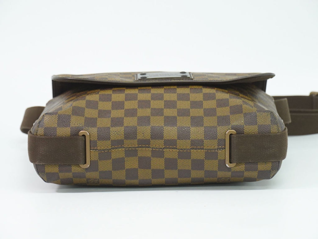 Louis Vuitton LV Brooklyn MM Damier Ebene Shoulder Bag Brown — view 3