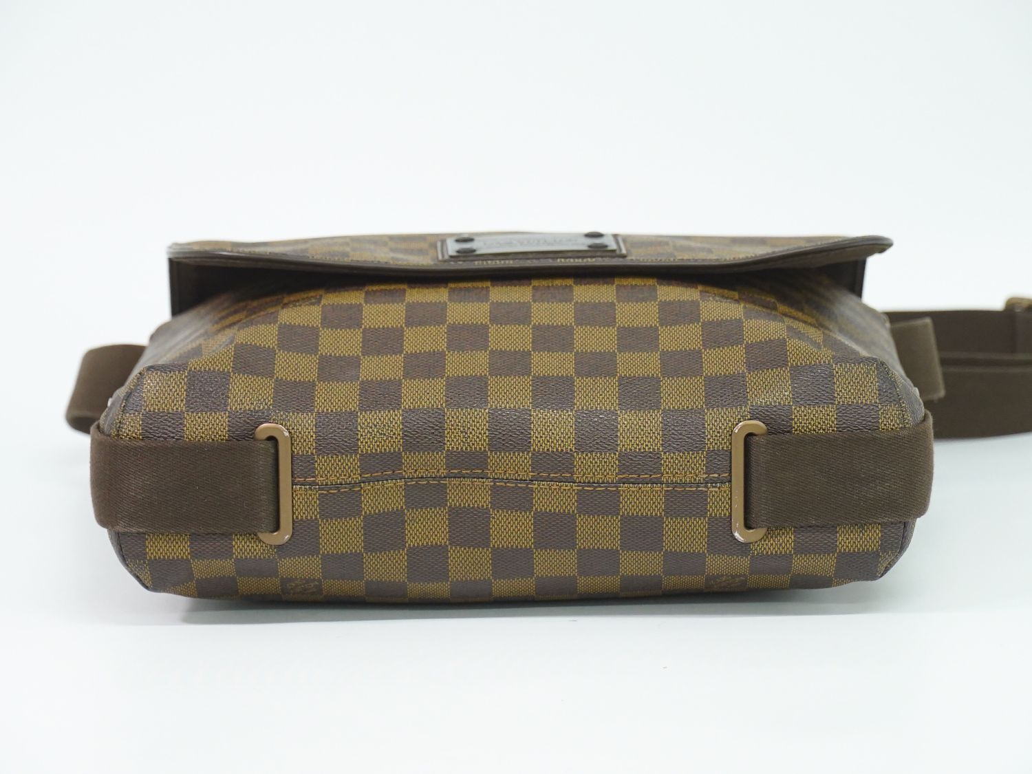 Louis Vuitton LV Brooklyn MM Damier Ebene Shoulder Bag Brown — view 3