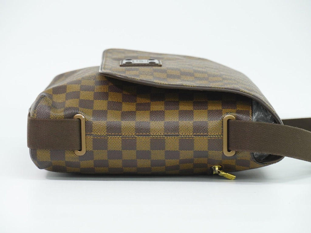 Louis Vuitton LV Brooklyn MM Damier Ebene Shoulder Bag Brown — view 4
