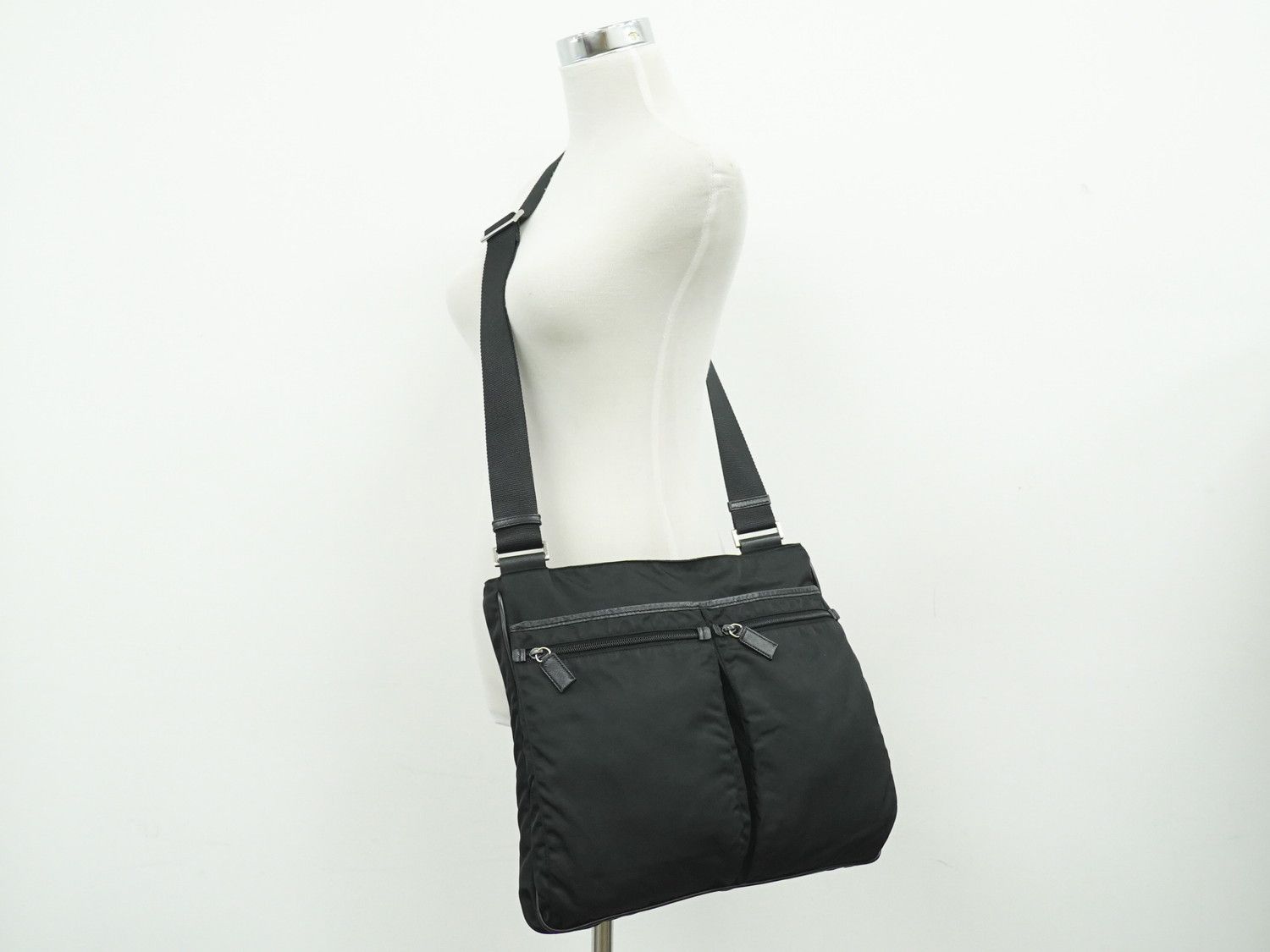 Prada Nylon Shoulder Bag Pochette Black — view 5