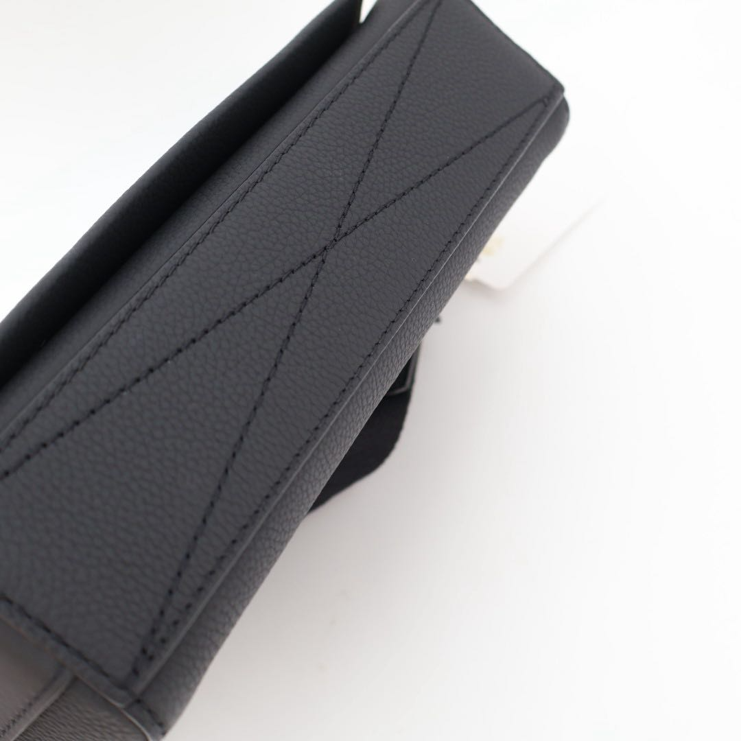 Louis Vuitton Takeoff Messenger Shoulder — view 7