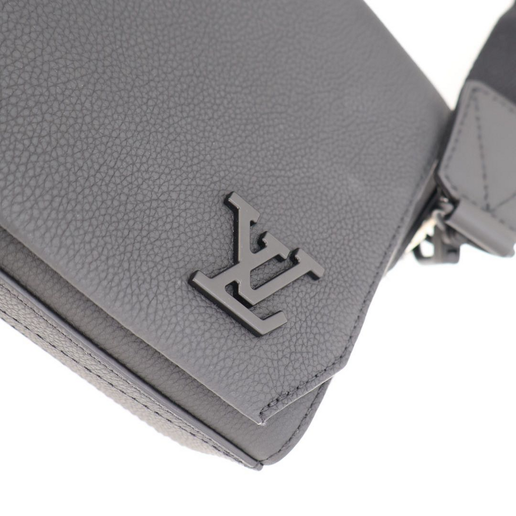 Louis Vuitton Takeoff Messenger Shoulder — view 4