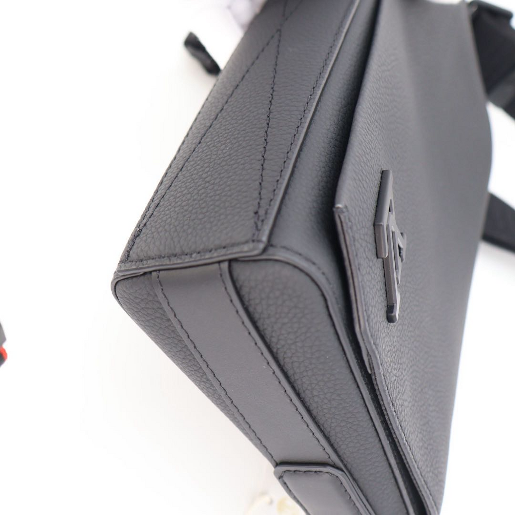 Louis Vuitton Takeoff Messenger Shoulder — view 6