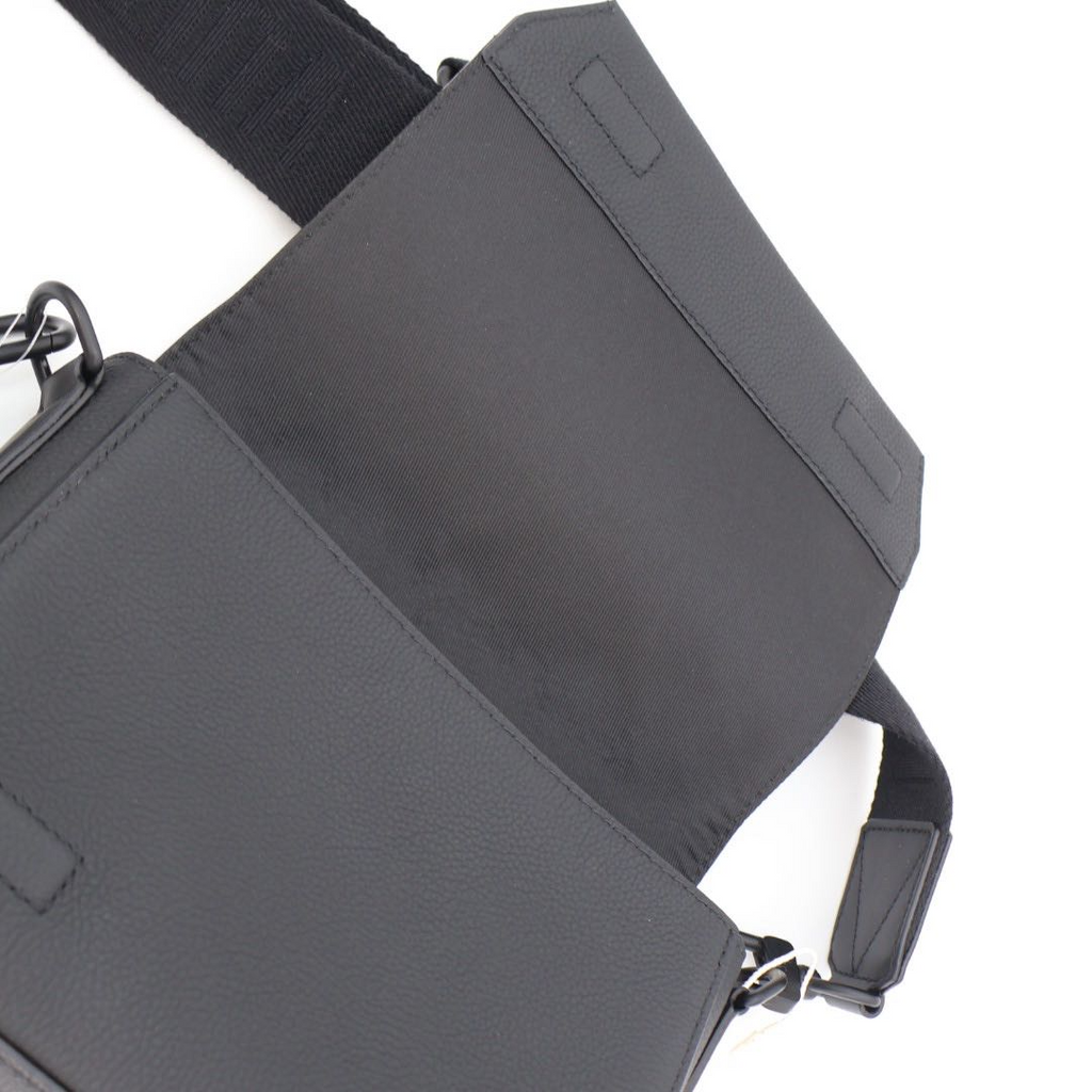 Louis Vuitton Takeoff Messenger Shoulder — view 8