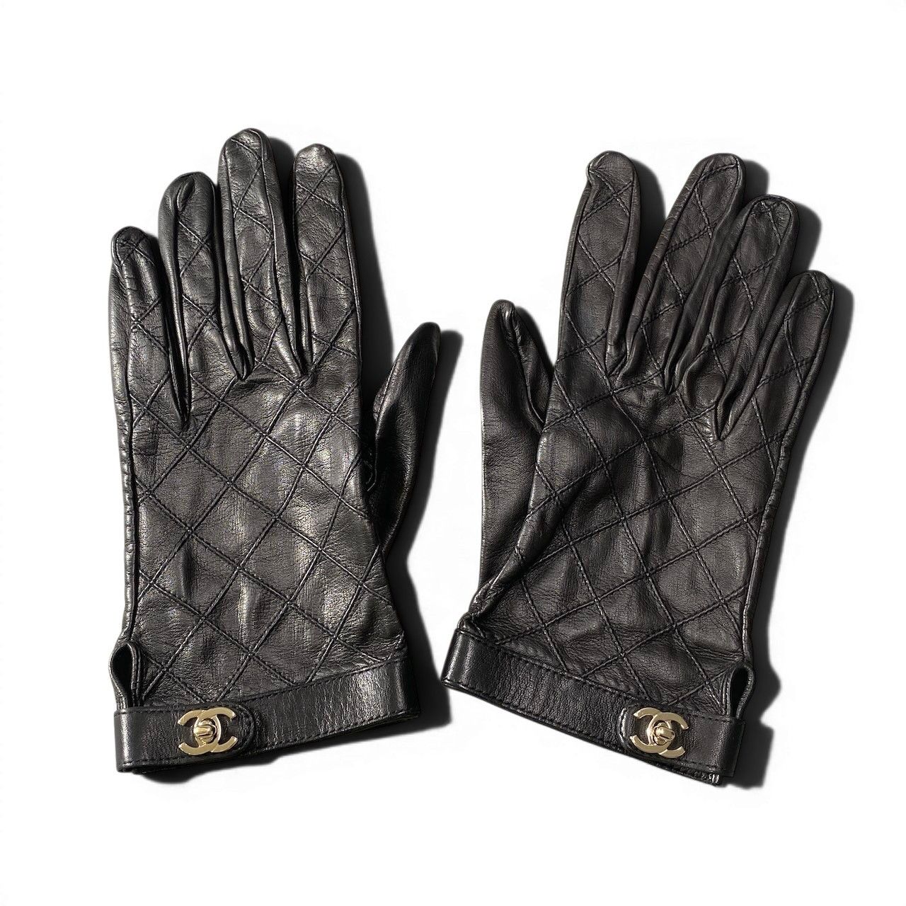 Chanel G1 Quilted Leather Gloves Turnlock CC Logo 8 Black Lambskin — view 2