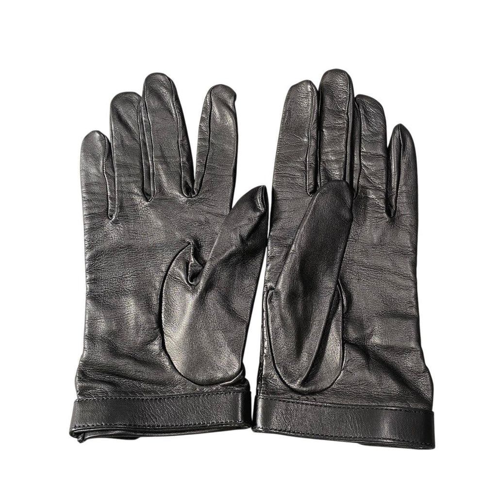 Chanel G1 Quilted Leather Gloves Turnlock CC Logo 8 Black Lambskin — view 4