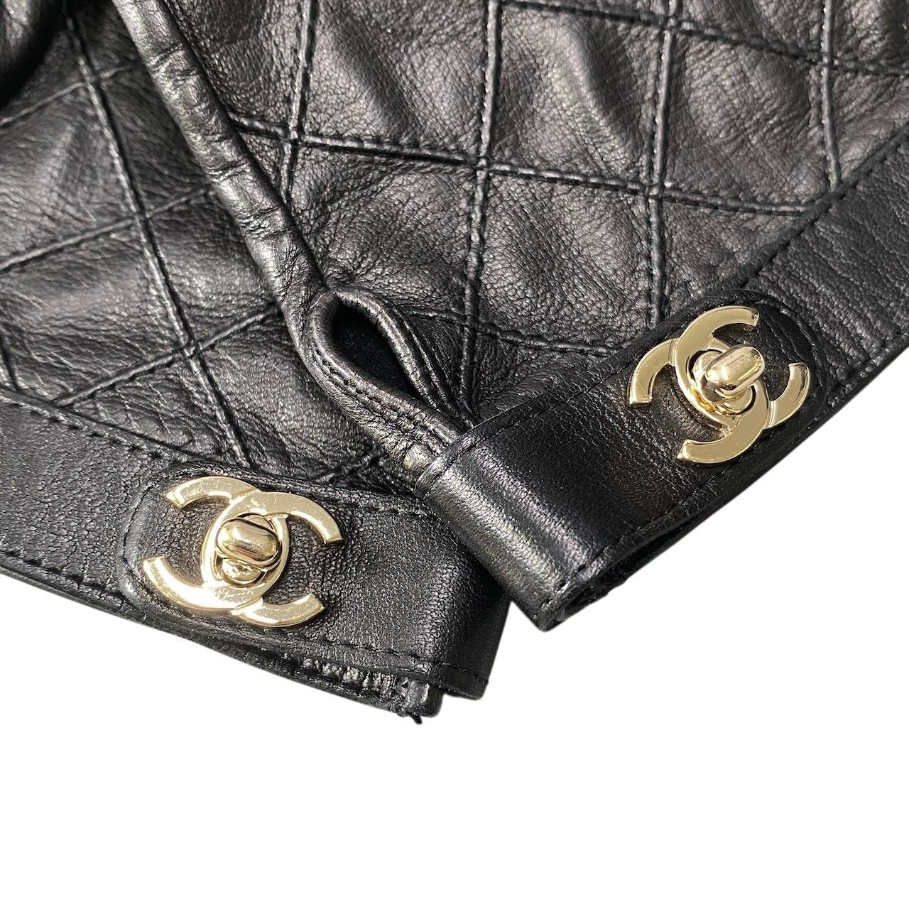 Chanel G1 Quilted Leather Gloves Turnlock CC Logo 8 Black Lambskin — view 5