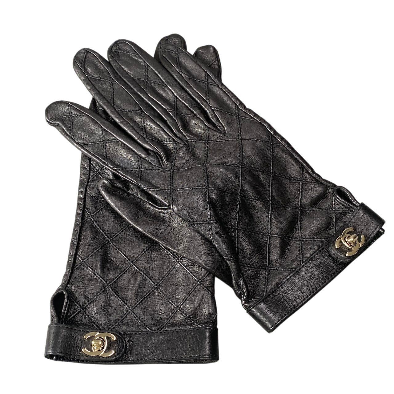 Chanel G1 Quilted Leather Gloves Turnlock CC Logo 8 Black Lambskin — view 3