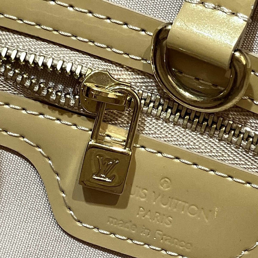 Louis Vuitton Wilshire PM Vernis Handbag Enamel Patent Leather — view 9