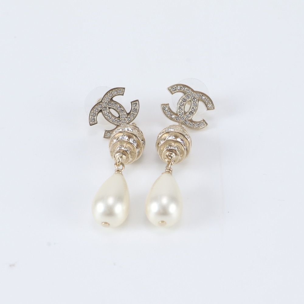 Chanel 20 a CC Logo Faux Pearl Swing Earrings Gold Rhinestone
