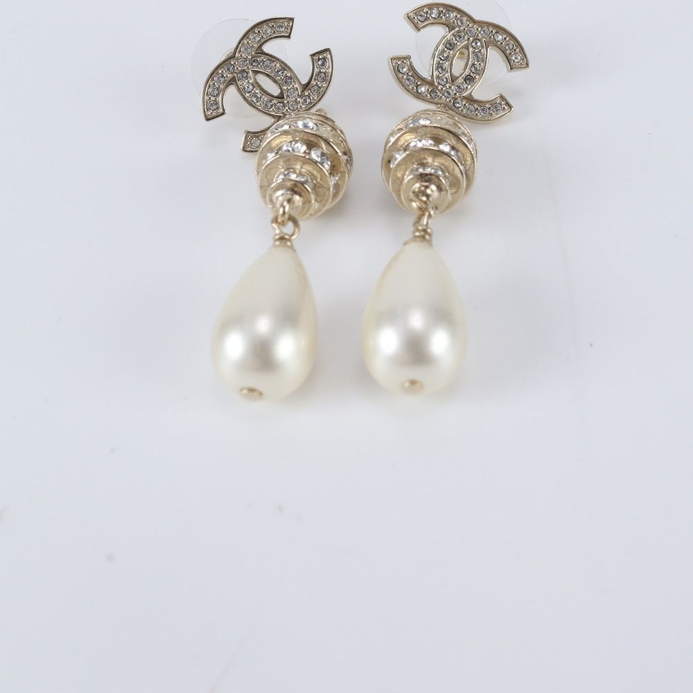 Chanel 20 a CC Logo Faux Pearl Swing Earrings Gold Rhinestone — view 3