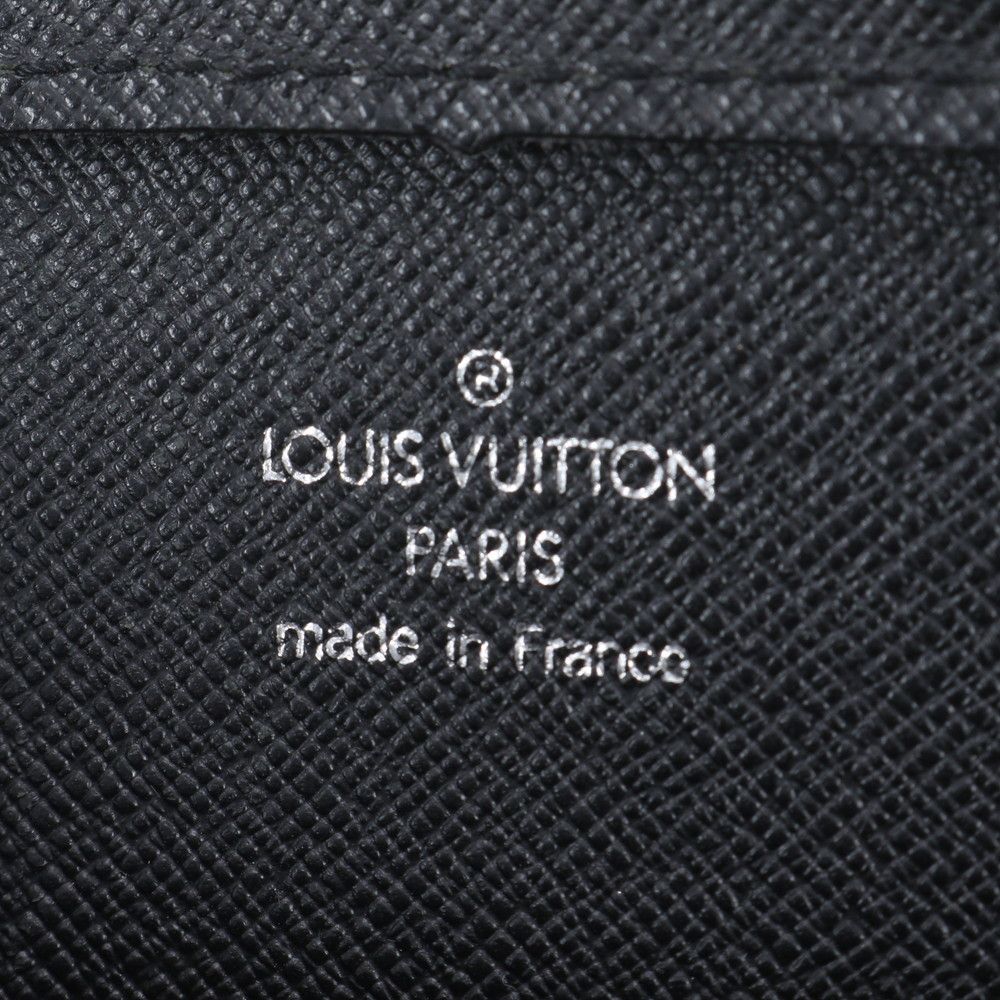 Louis Vuitton Taiga Baikal Leather Clutch Pouch Business — view 9