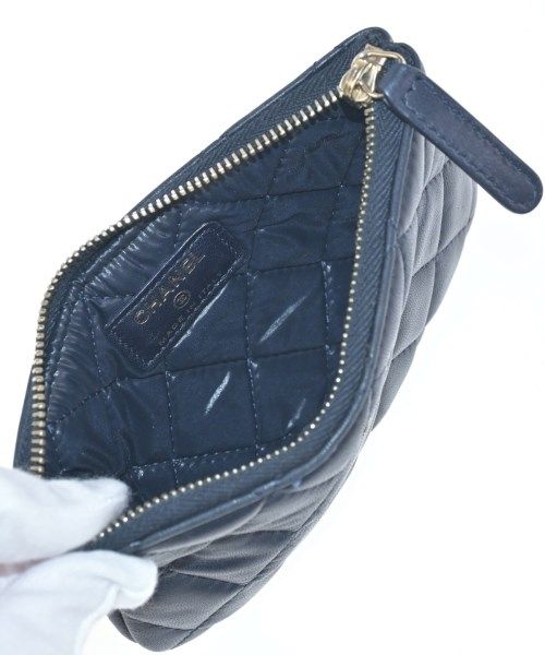 Chanel Pouch Navy — view 3