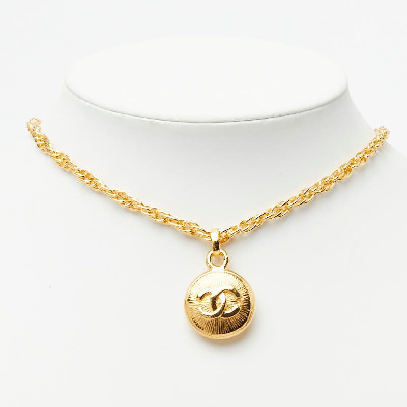 Chanel CC Logo Vintage Chain Pendant Gold Plated — view 7
