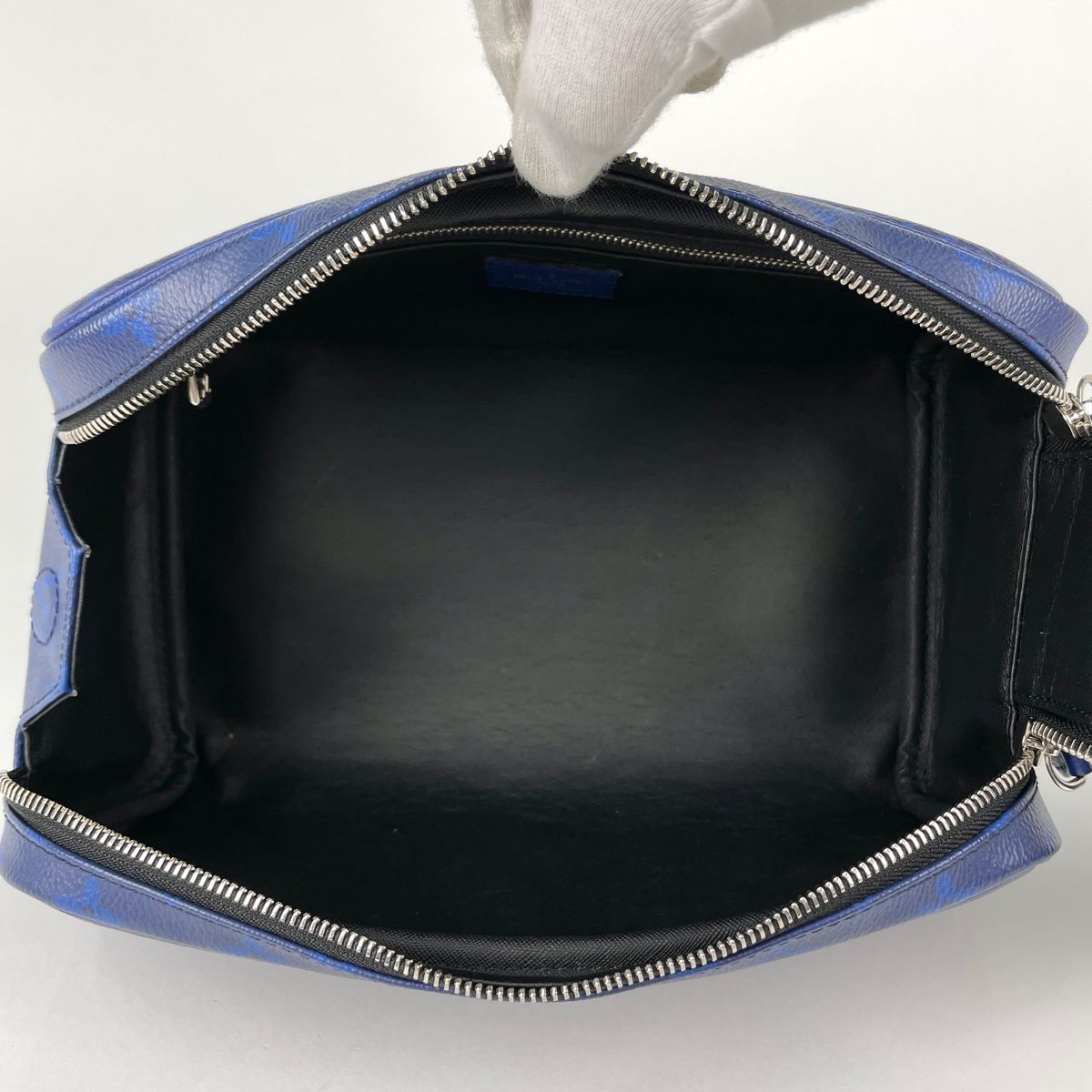 Louis Vuitton Dopp Kit Pouch Travel Bag Second Taigarama Cobalt — view 7