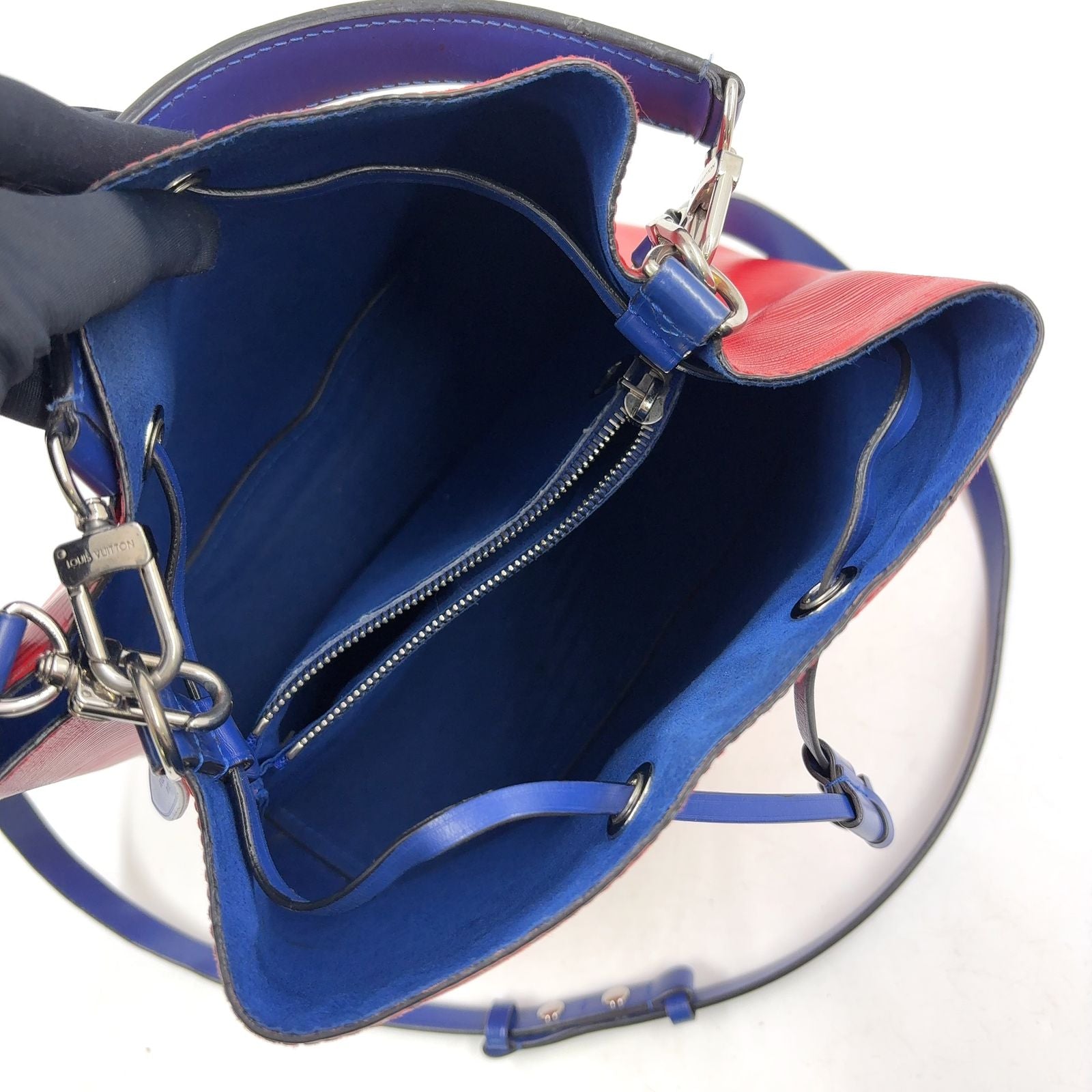 Louis Vuitton Neo Noe MM Epi Leather Blue Red Shoulder Bag Silver — view 3
