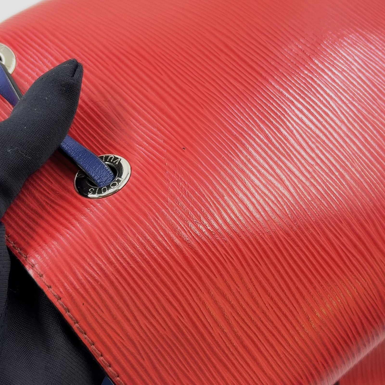 Louis Vuitton Neo Noe MM Epi Leather Blue Red Shoulder Bag Silver — view 8