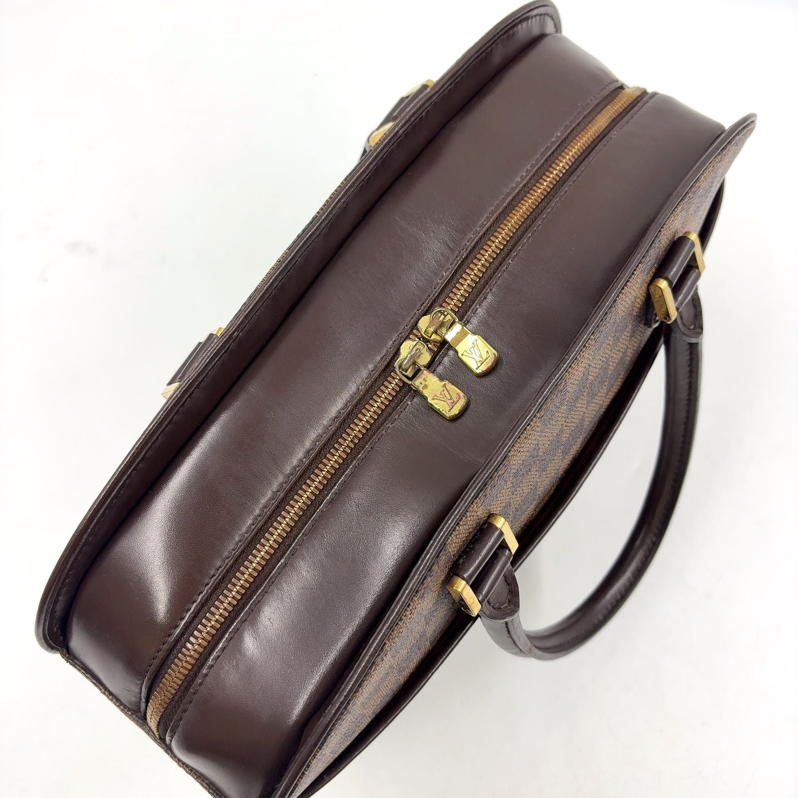 Louis Vuitton Saria Horizontal Damier Ebene Leather Brown Handbag Gold — view 9