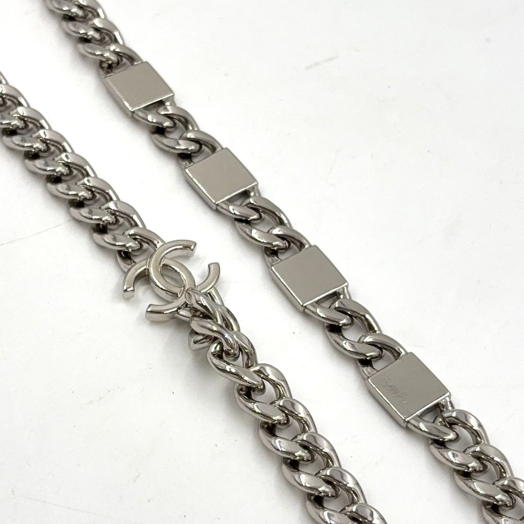 Chanel Classic Small Vanity Caviar Leather White Chain Shoulder Bag Silver — view 6