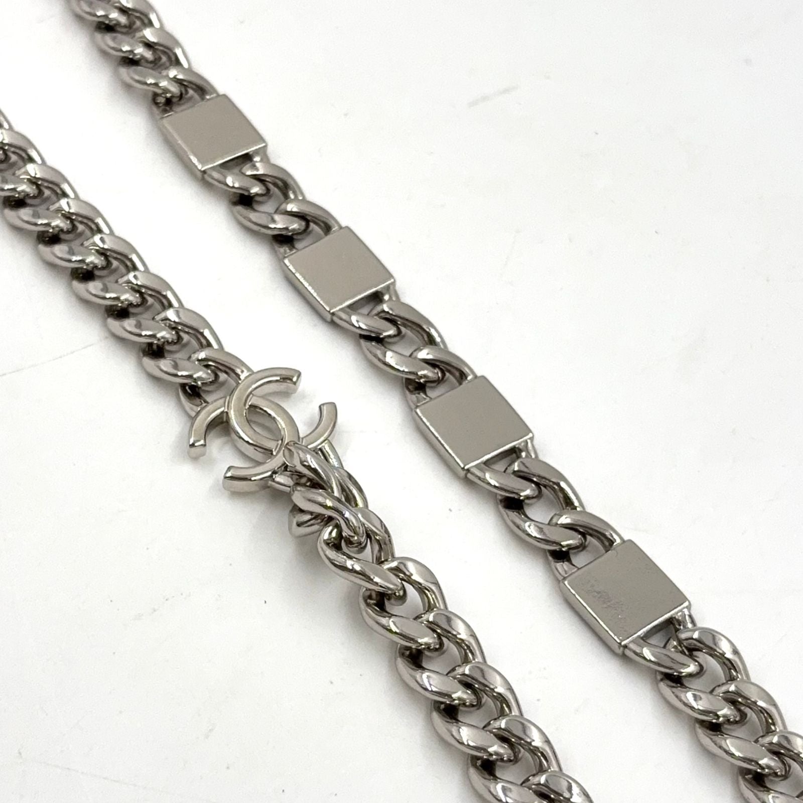 Chanel Classic Small Vanity Caviar Leather White Chain Shoulder Bag Silver — view 6
