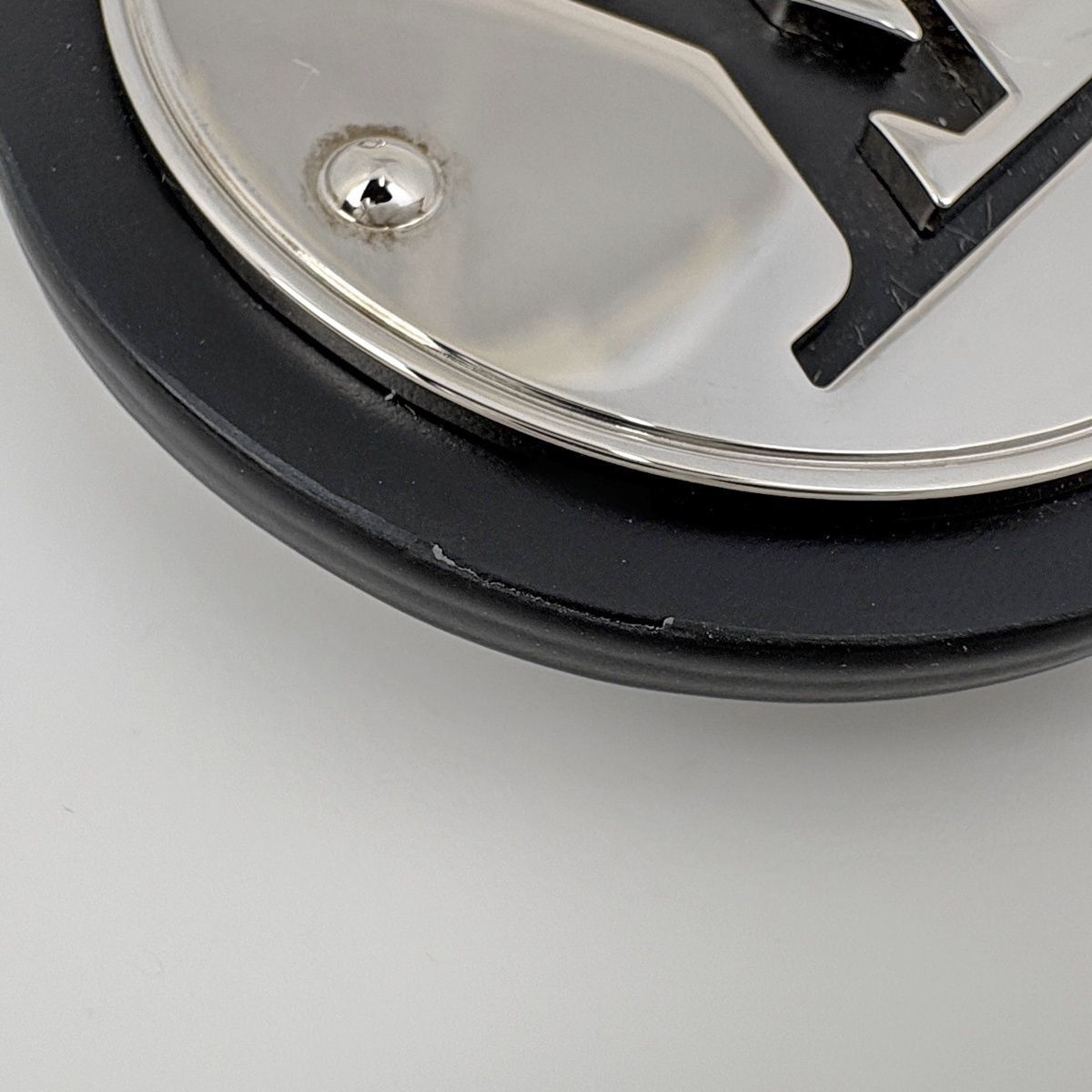 Louis Vuitton Key Holder LV Circle Metal Silver — view 3