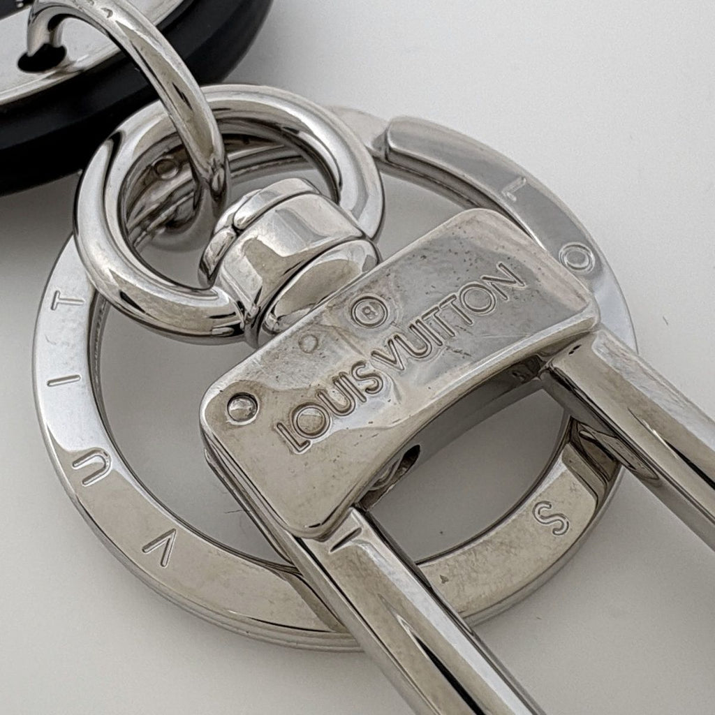 Louis Vuitton Key Holder LV Circle Metal Silver — view 4