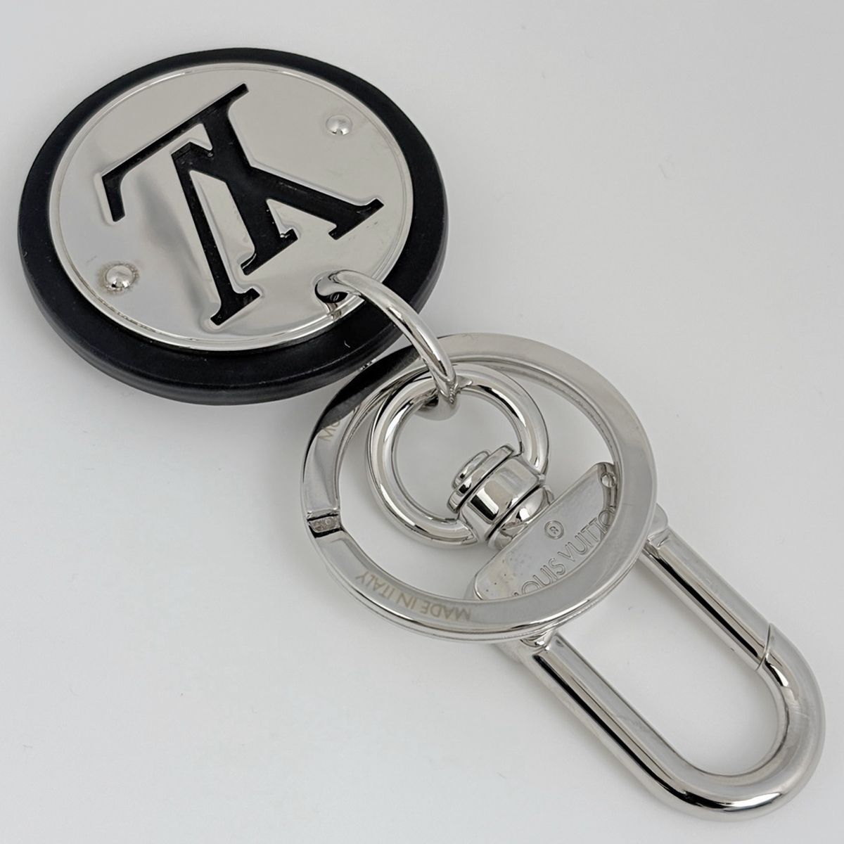 Louis Vuitton Key Holder LV Circle Metal Silver — view 2