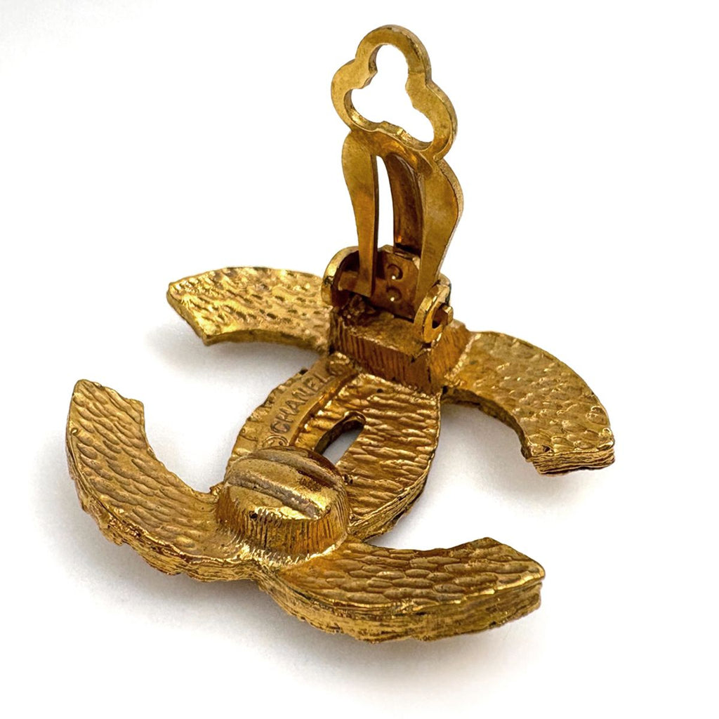 Chanel CC Logo Earrings Gold Plated — view 3