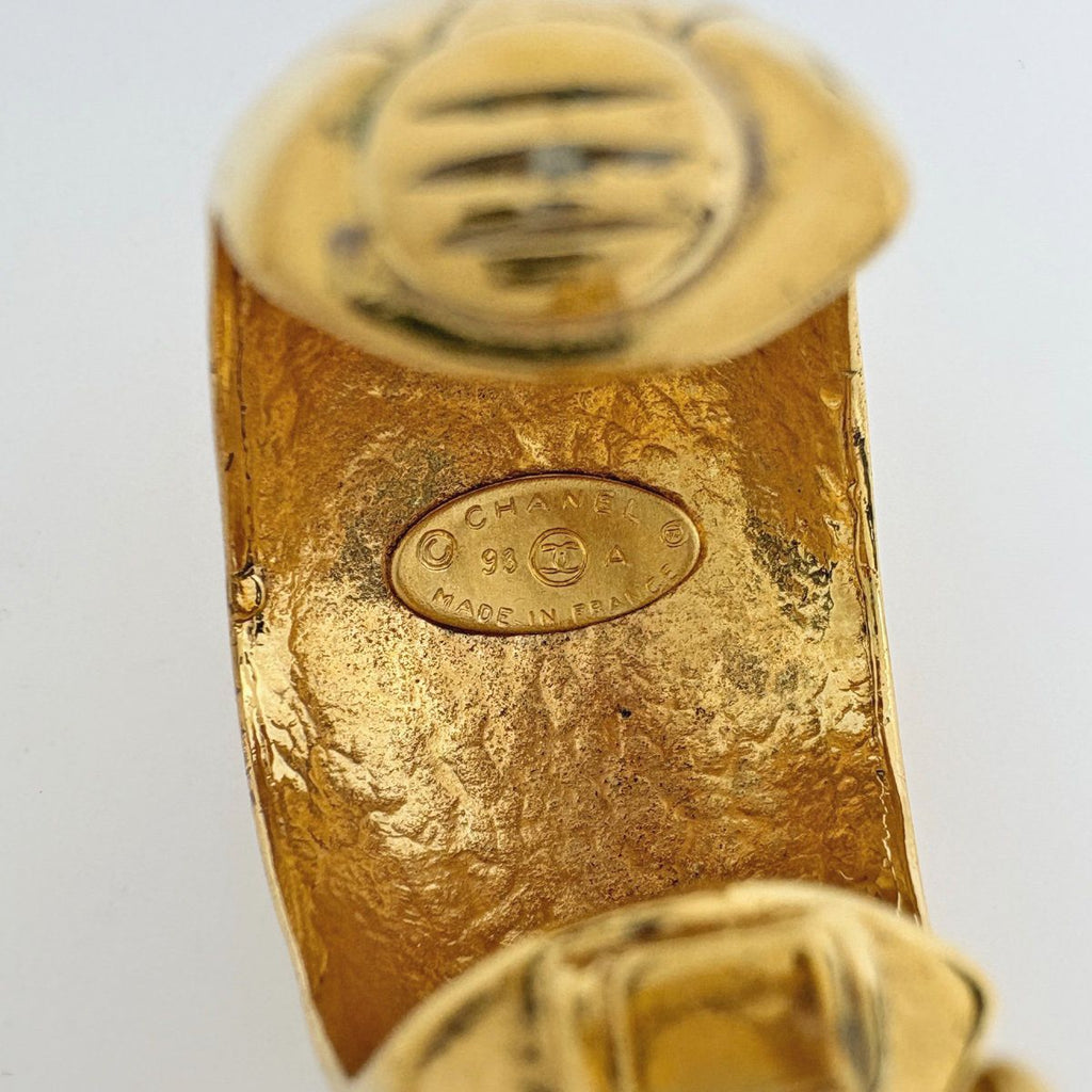 Chanel CC Logo Earrings Quilted Gold Plated — view 4