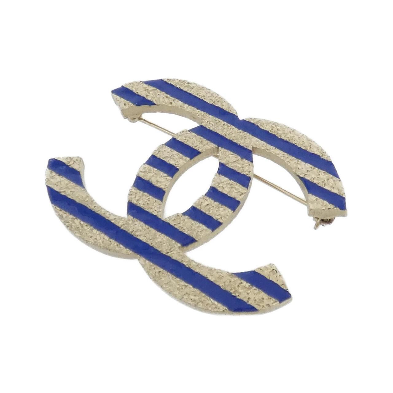 Chanel Brooch Gold