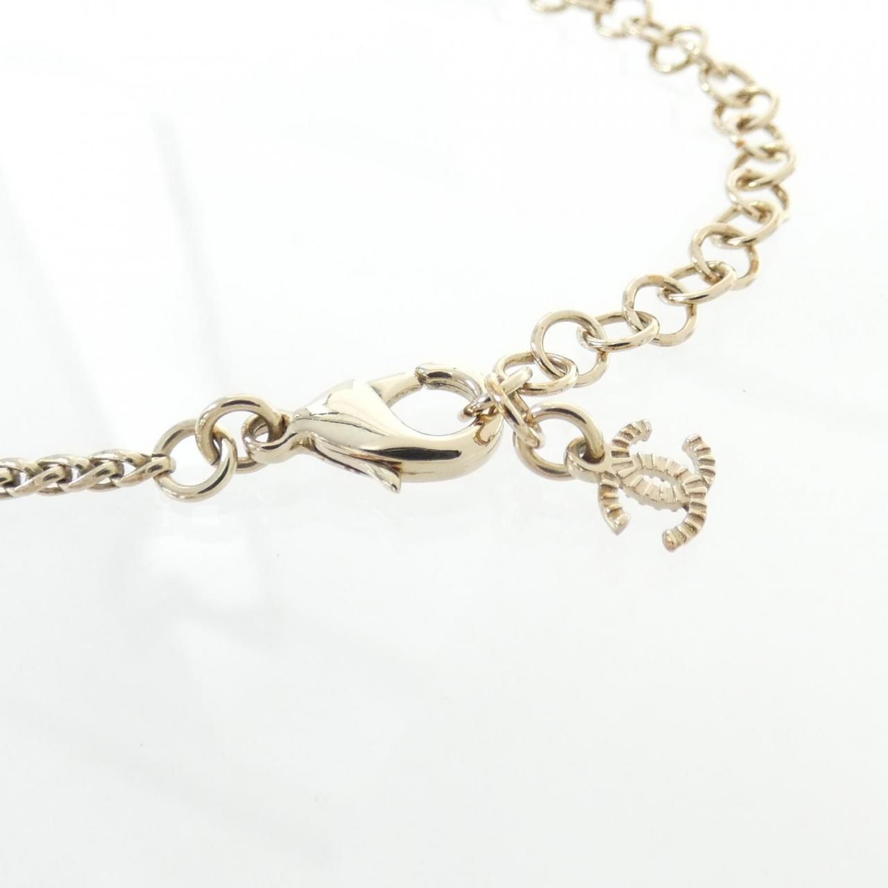 Chanel Choker Necklace Gold — view 4
