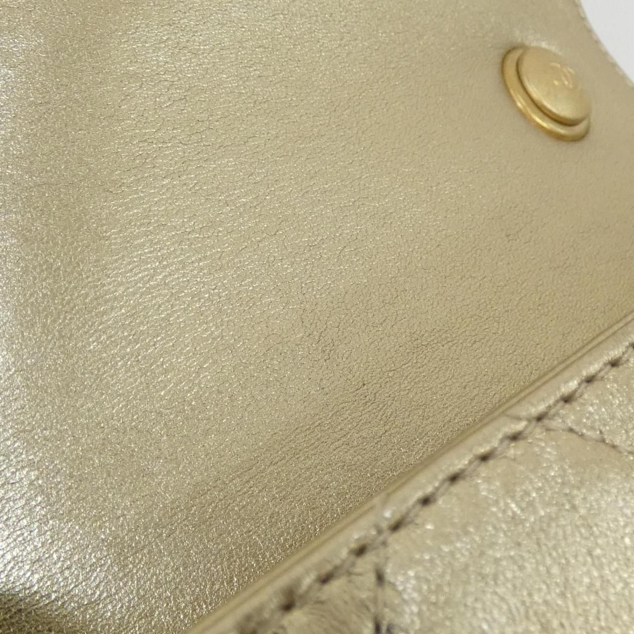 Chanel Bag Handbag Gold — view 6