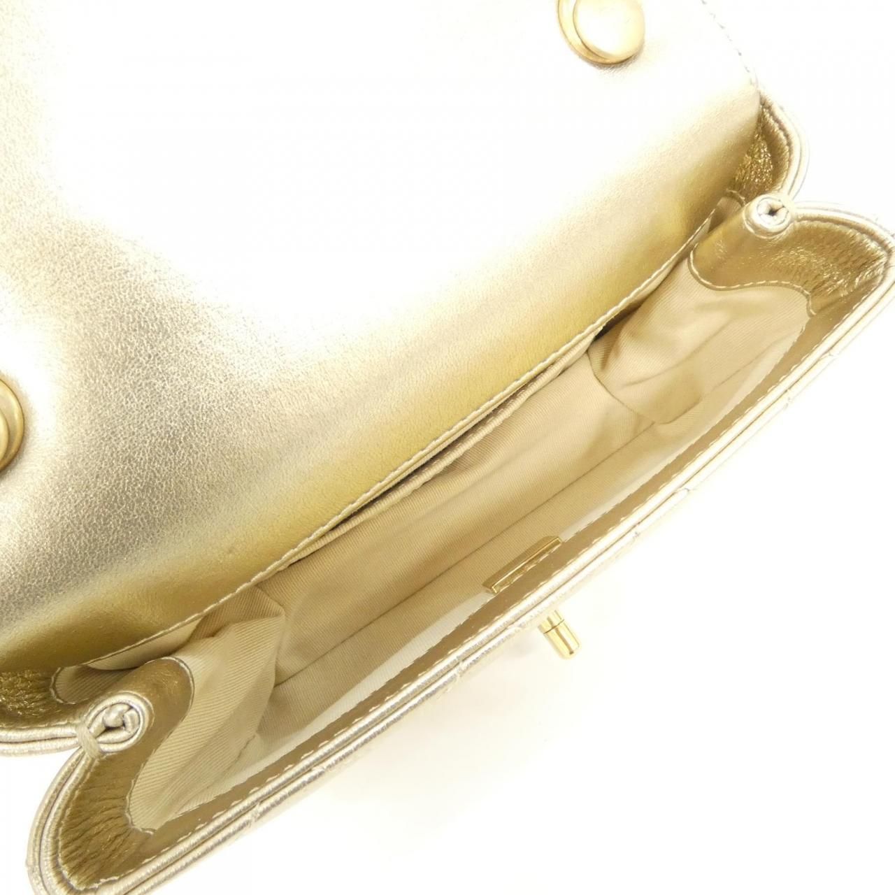 Chanel Bag Handbag Gold — view 5