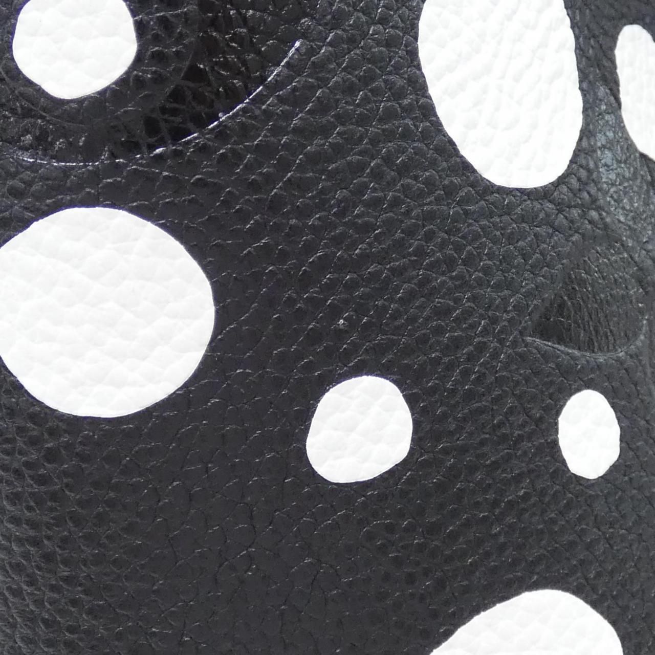 Louis Vuitton Monogram Empreinte Neo Noe MM Shoulder — view 4