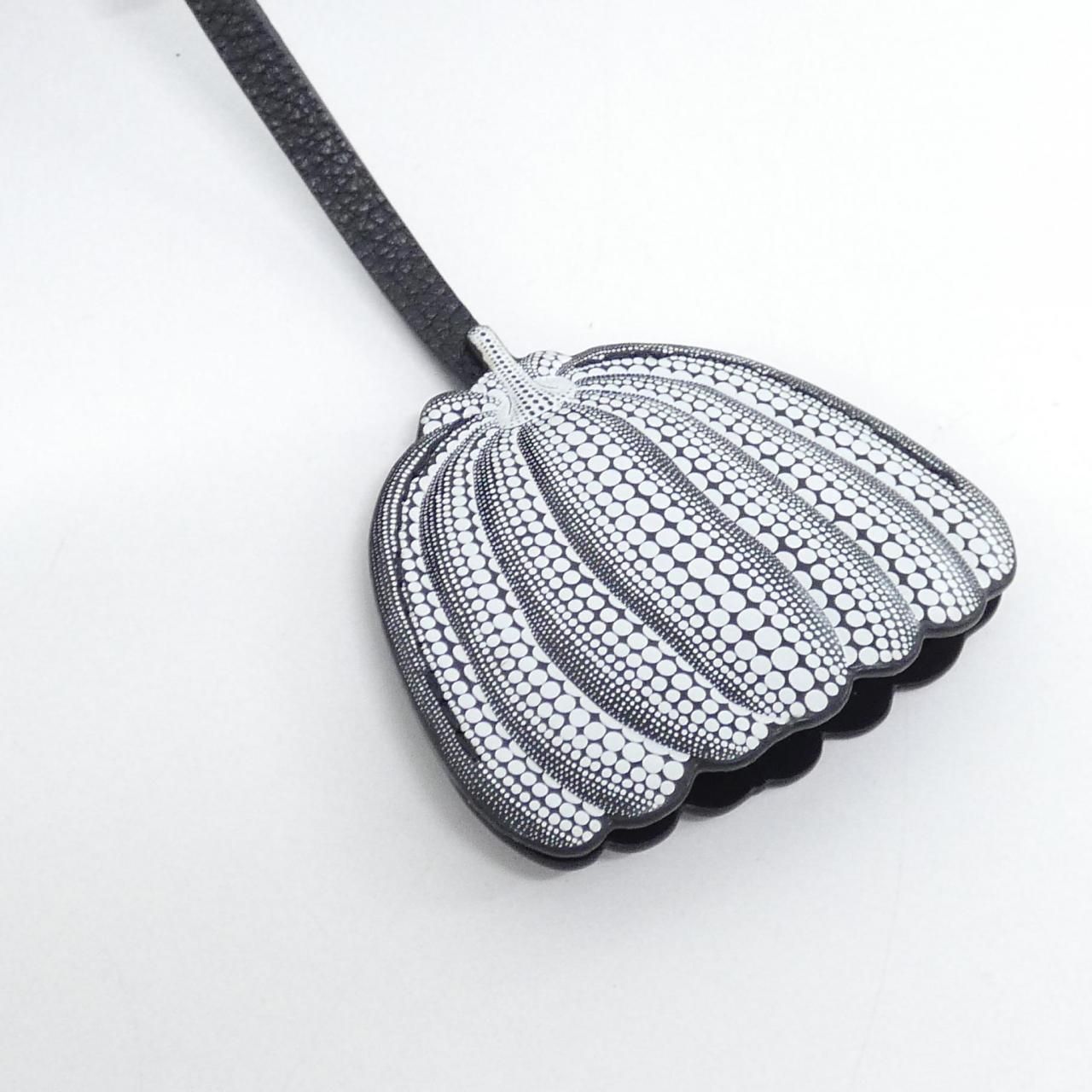 Louis Vuitton Monogram Empreinte Neo Noe MM Shoulder — view 5
