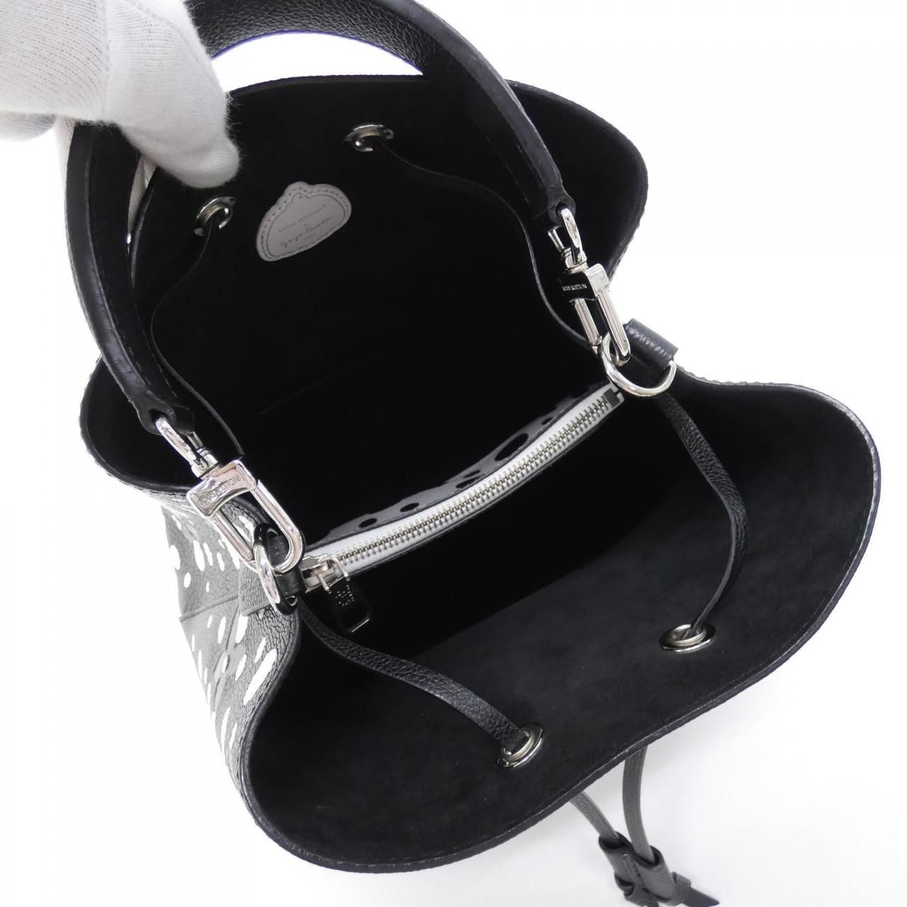Louis Vuitton Monogram Empreinte Neo Noe MM Shoulder — view 7