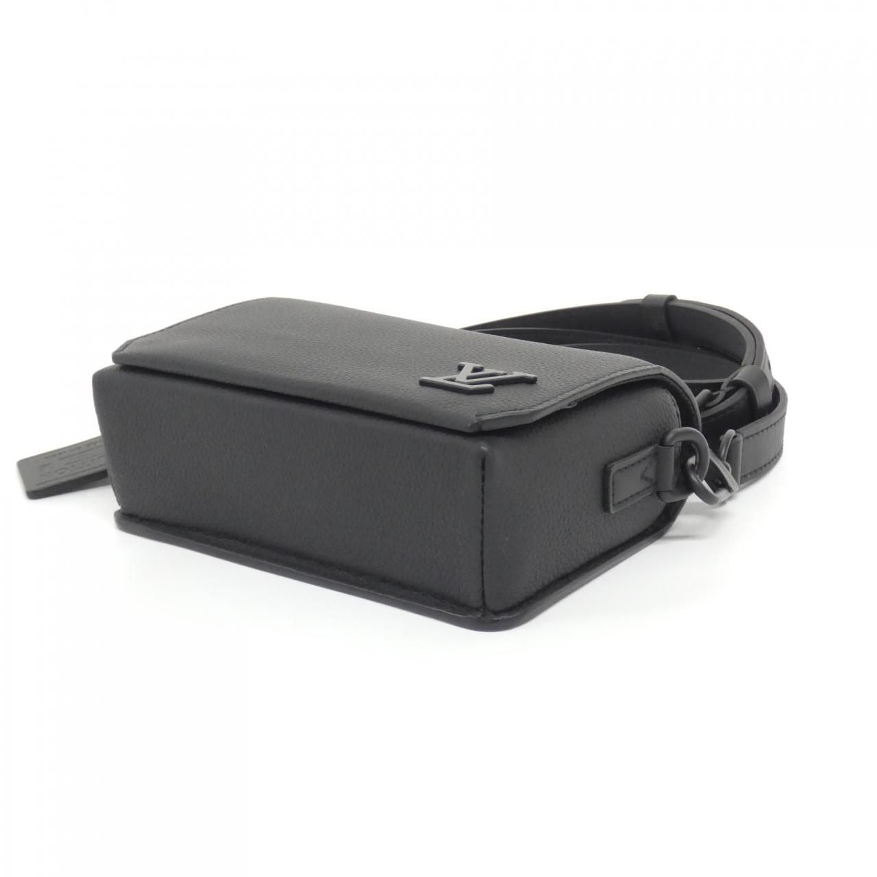 Louis Vuitton LV Aerogram Fast Line Wearable Wallet Shoulder — view 3
