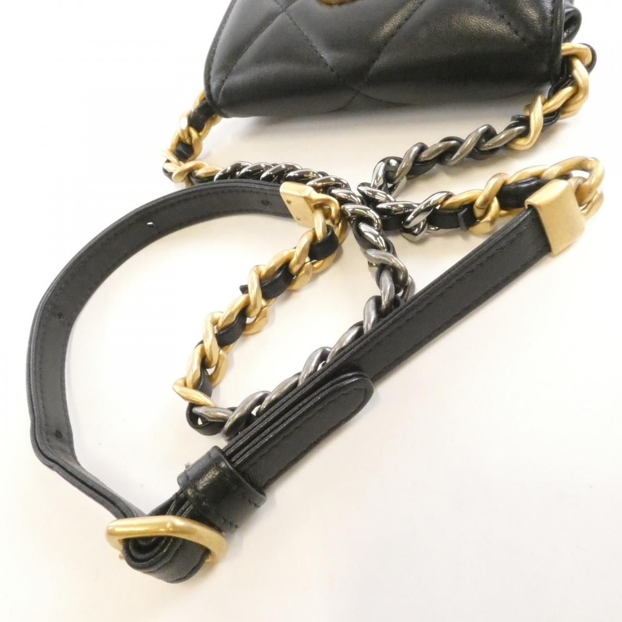 Chanel 19 Line Waist — view 6