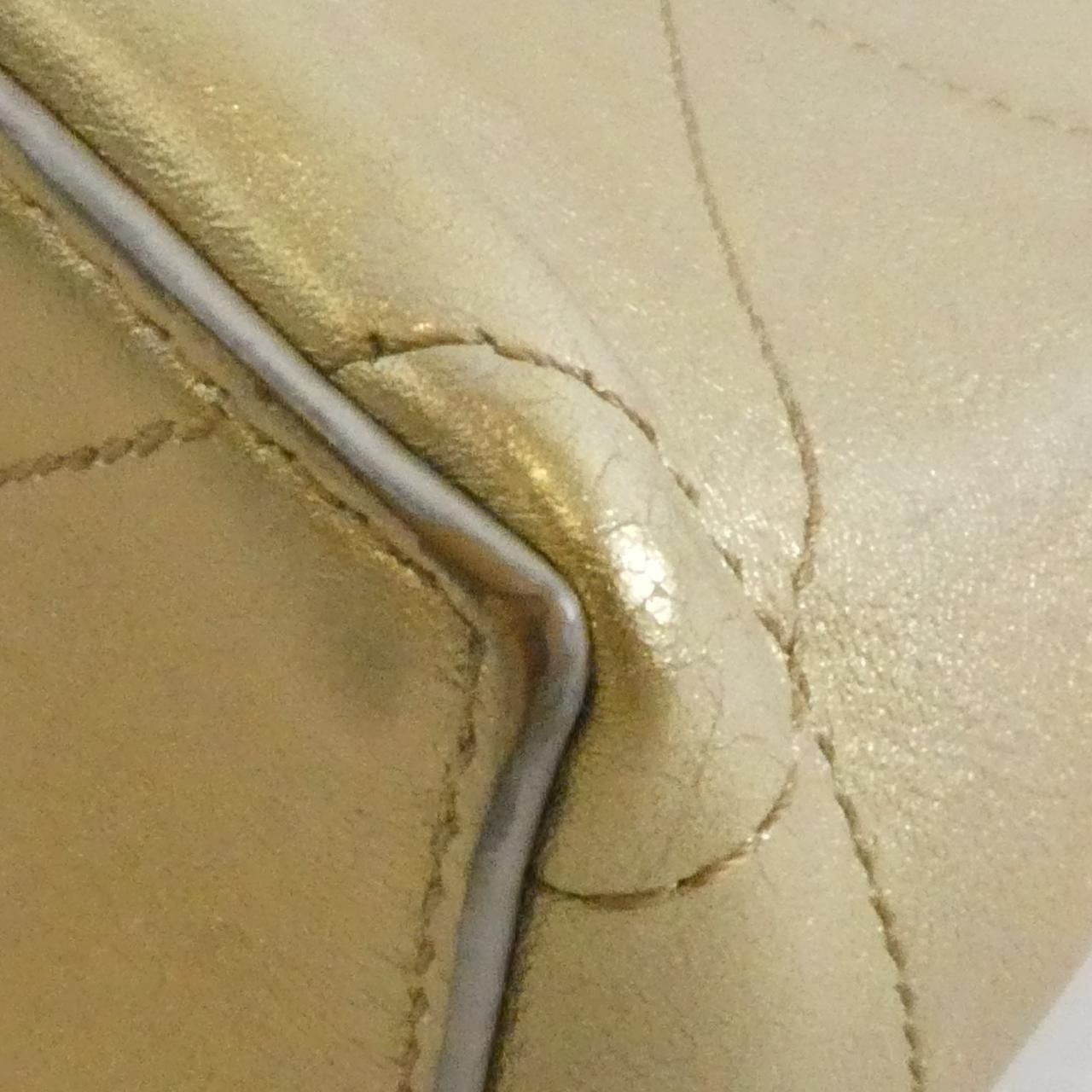 Chanel Shoulder Bag Gold — view 3