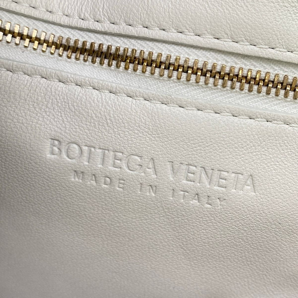 Bottega Veneta Shoulder Bag Padded Cassette Light Gray Lambskin — view 9